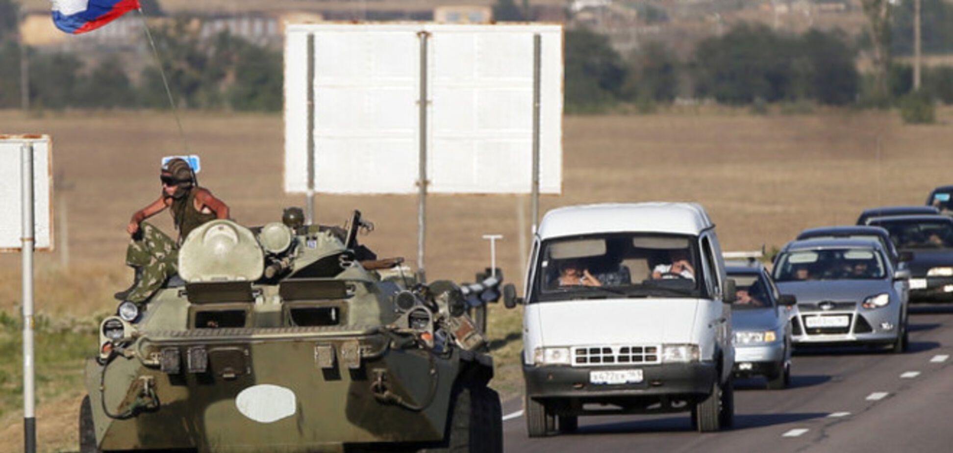 Российские наемники стреляют в украинскую армию из-под бабьих юбок