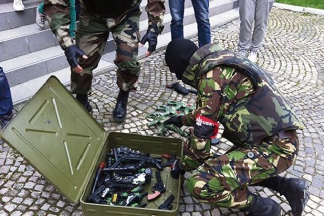 'Правый сектор' Закарпатья — раздвоение личности