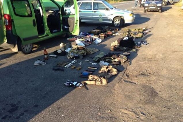 На Хмельнитчине задержали активистов 'Правого сектора' с арсеналом оружия