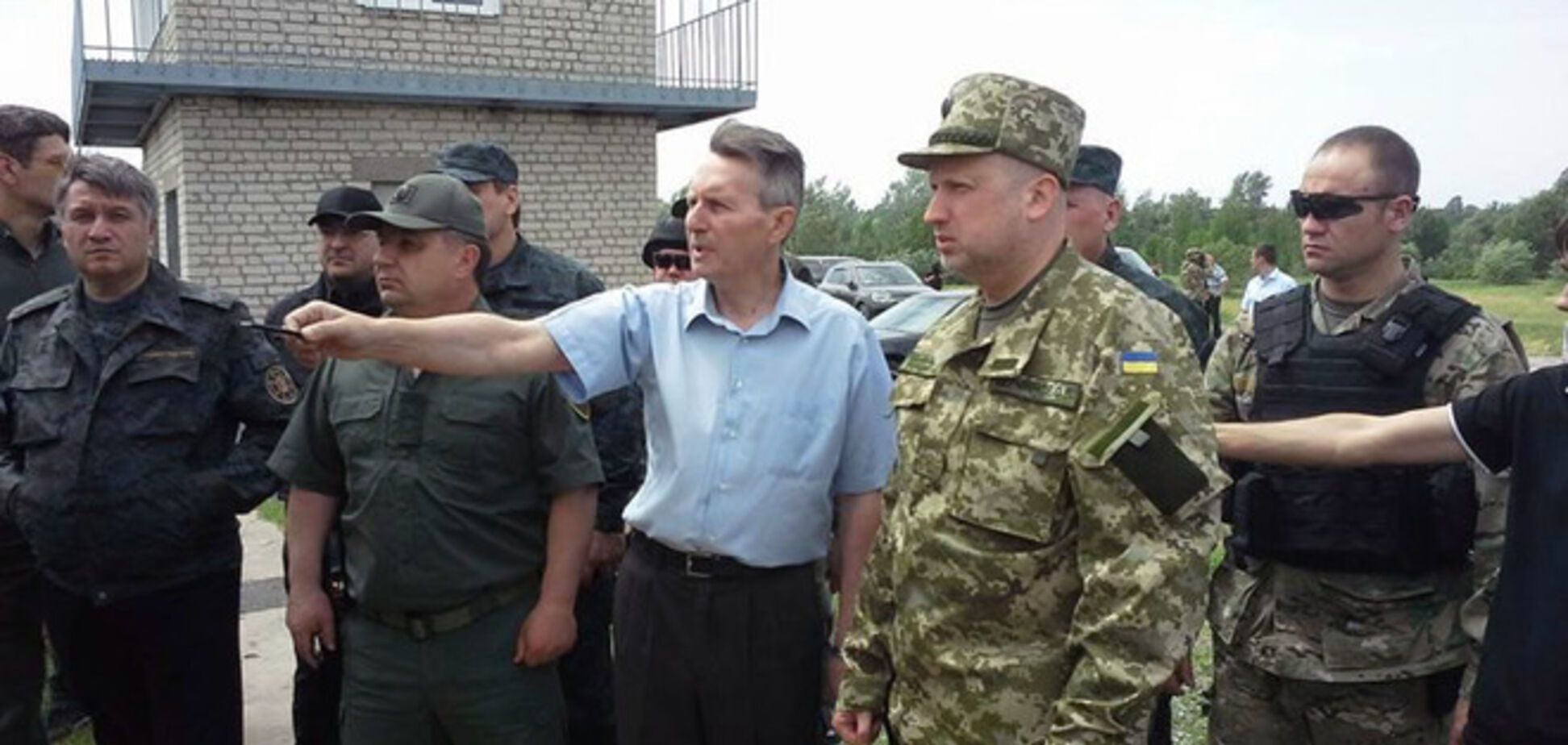 Турчинов з Аваковим таємно збирали у себе командирів добровольчих батальйонів