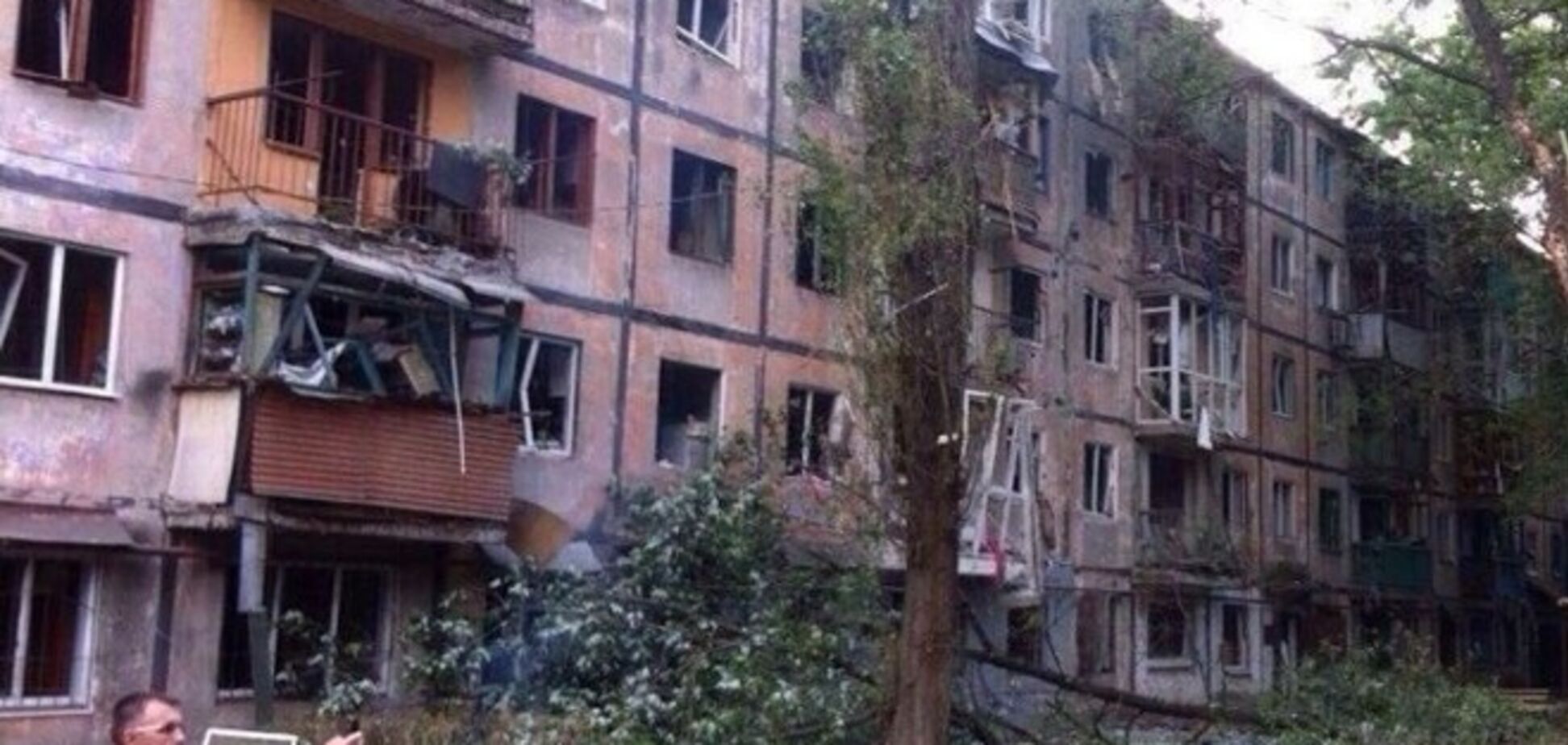 Опубликованы фото последствий артобстрела в Харцызске