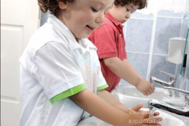 Кличко пообещал вернуть горячую воду детям