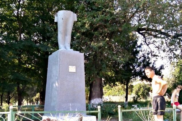За ночь на Одесщине снесли три памятника Ленину
