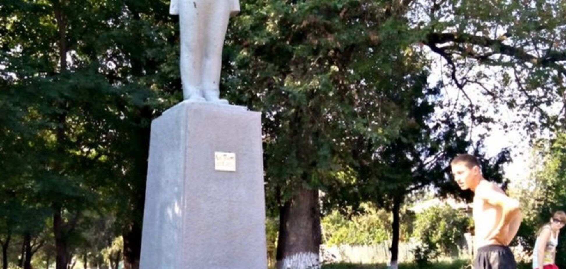 За ночь на Одесщине снесли три памятника Ленину