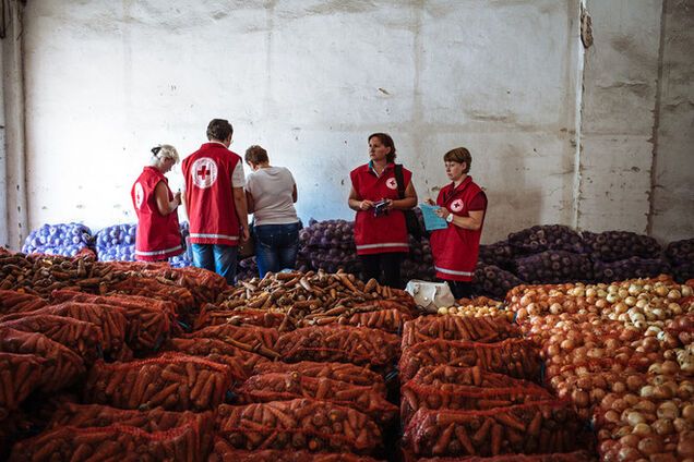 Десять городов на Донбассе уже получили гуманитарную помощь