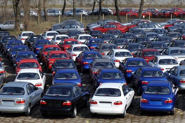 В Украине обвалились продажи новых авто