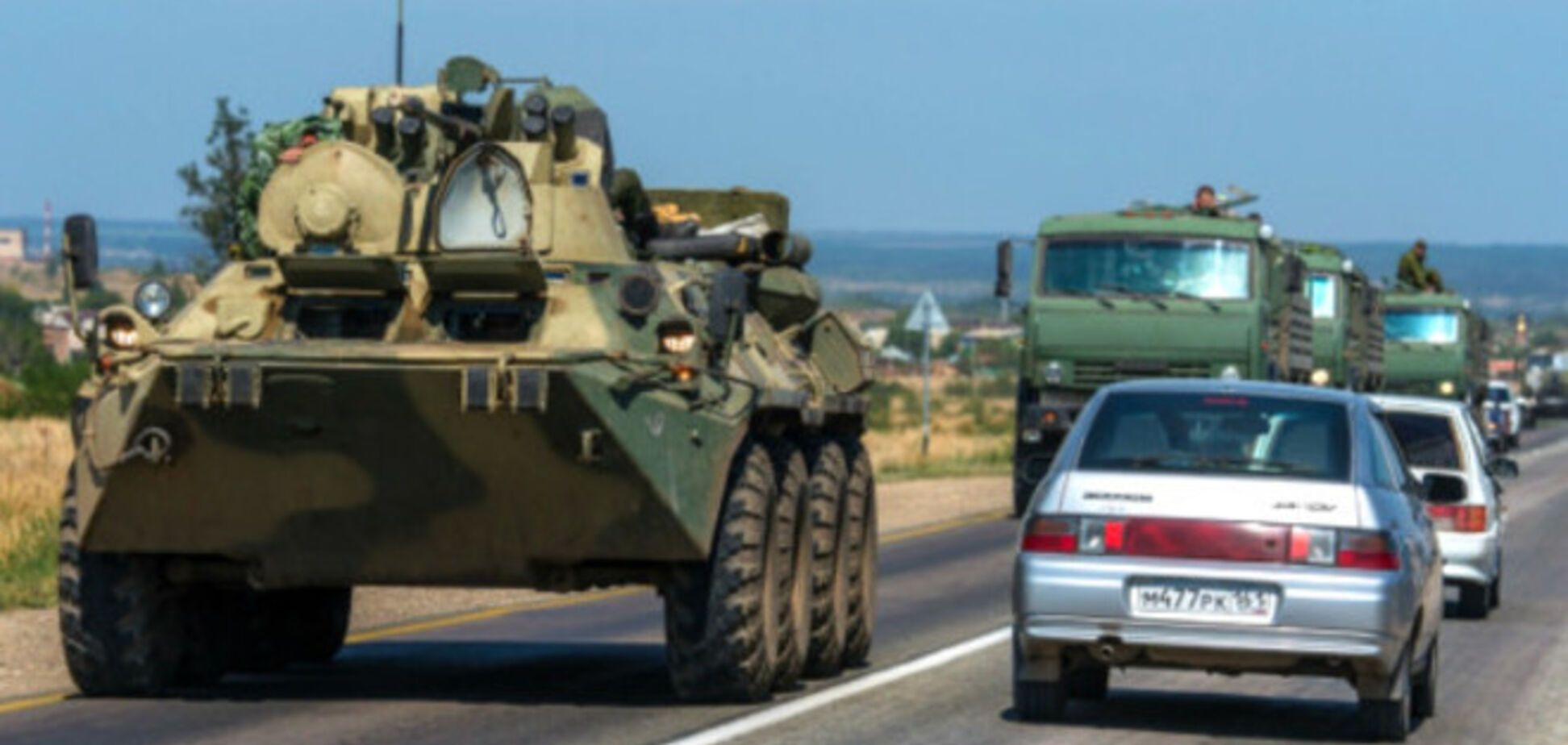 Репортаж с границы: туда - беженцы, оттуда - военная техника без номеров