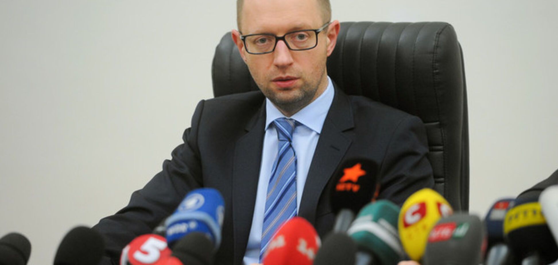 Яценюк не исключает убытки в 8 млрд долл от военных действий на Донбассе