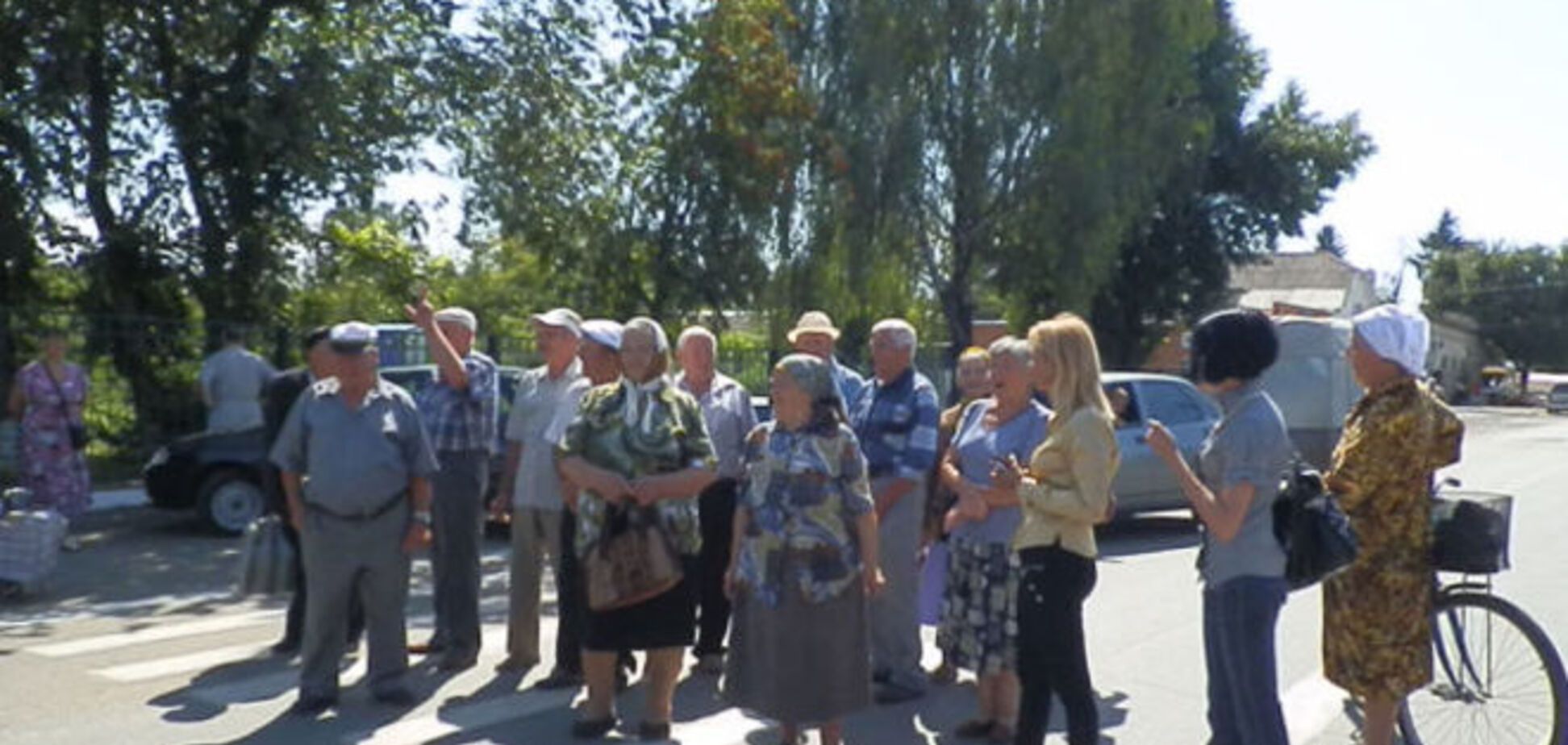 На Львовщине недовольные работники блокировали дорогу, требуя выплаты 6 млн грн