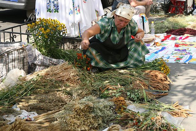 В православных храмах святят яблоки и 'зелье'