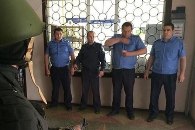 В Донецкой области завели дело на милиционера, захватившего собственный райотдел