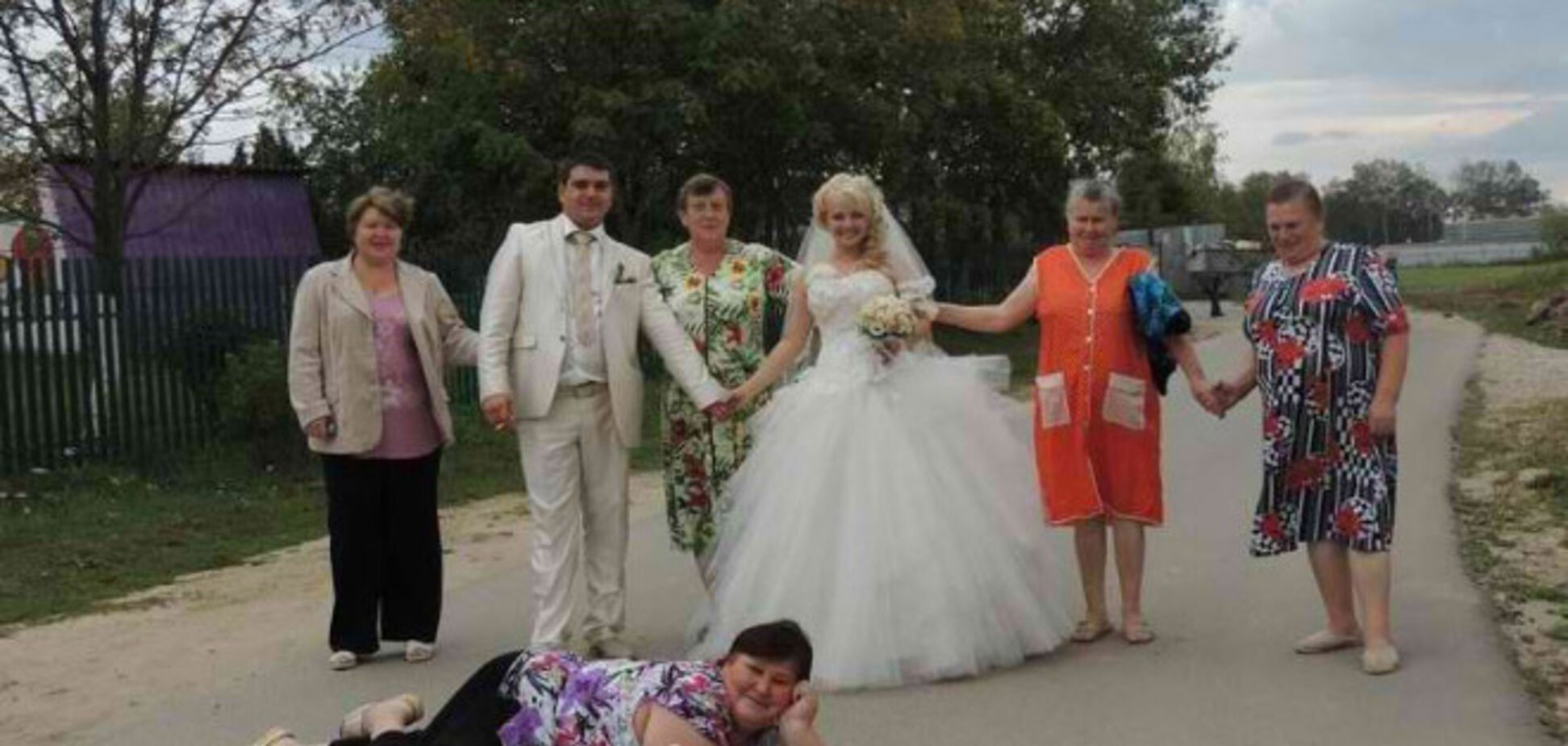 В сети появилась подборка шокирующих фото с русских свадеб