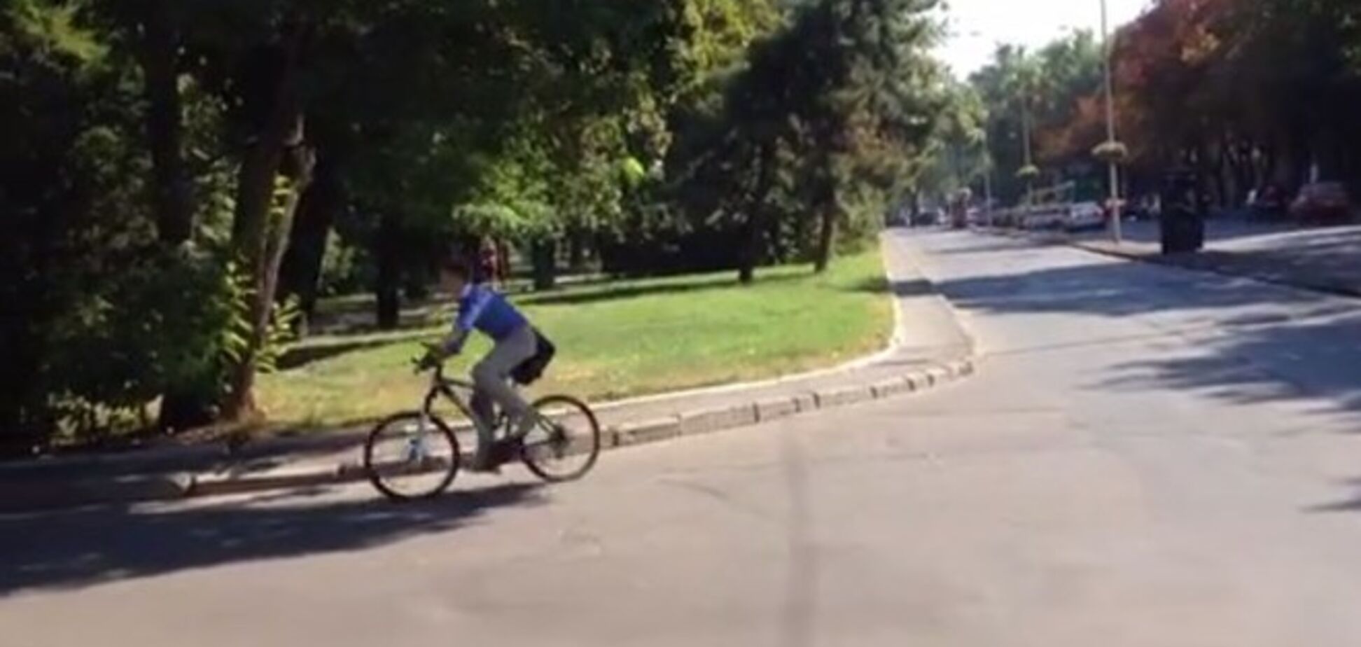 Председатель Одесского облсовета ездит на работу на велосипеде