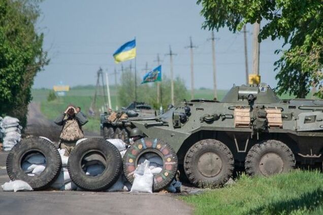 Армия РФ в пяти километрах от Украины разместила 12 танков, 52 БТРа и 4З 'Осы'