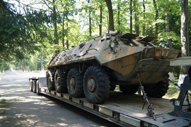 Львовянин подарил силам АТО свой БТР