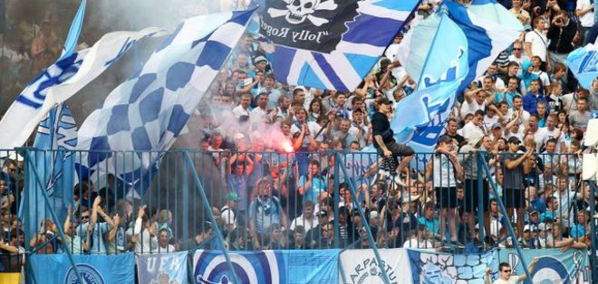 Болельщики 'Зенита' опять сорвали матч в России