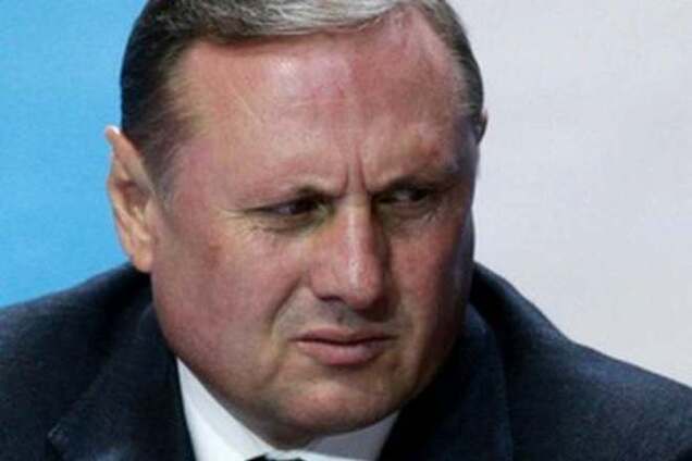 Луганчане решили прятаться от обстрелов у дома Ефремова