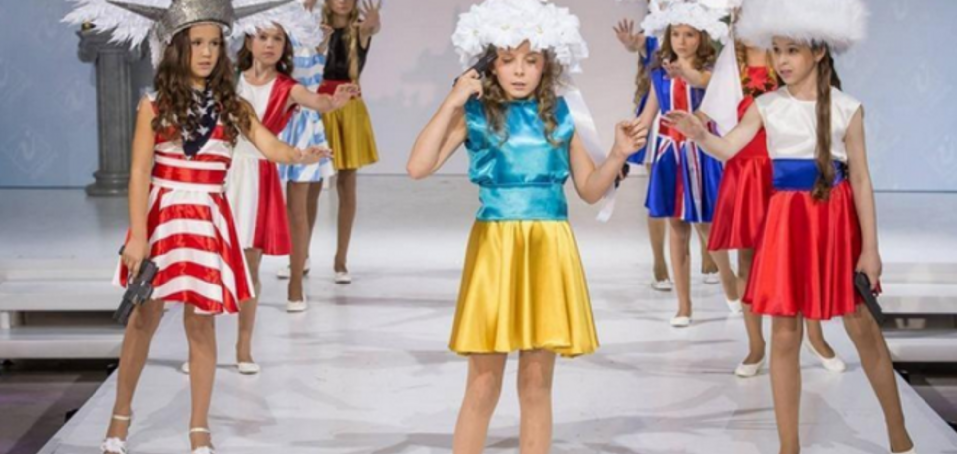 У Москві провели дитячий показ, в якому дівчинка-'Україна' спробувала накласти на себе руки