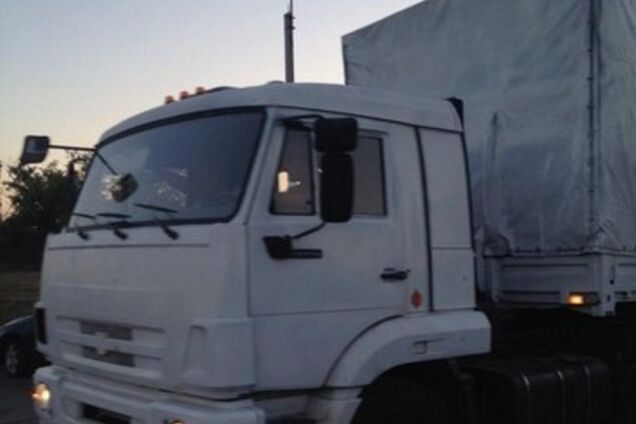 Российские КАМАЗы с гуманитарным грузом начали въезжать в Украину - журналисты