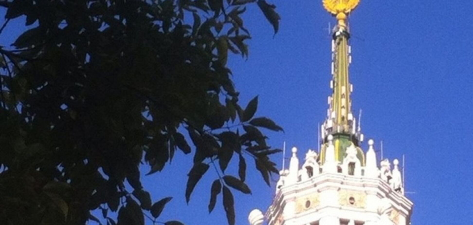 Полиция задержала 'вандала', украсившего флагом Украины московскую высотку