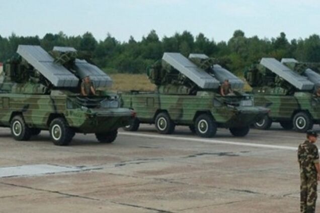 Новые БТРы сразу после парада поедут на восточный фронт