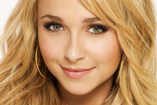 Беременная невеста Владимира Кличко опрокинула на себя ведро ледяной воды