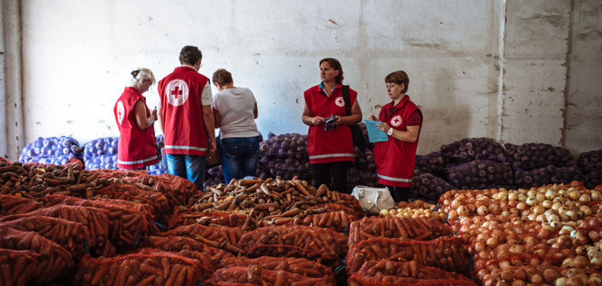 Боевики 'ДНР' не собираются выдавать жителям гуманитарную помощь от 'украинских карателей'