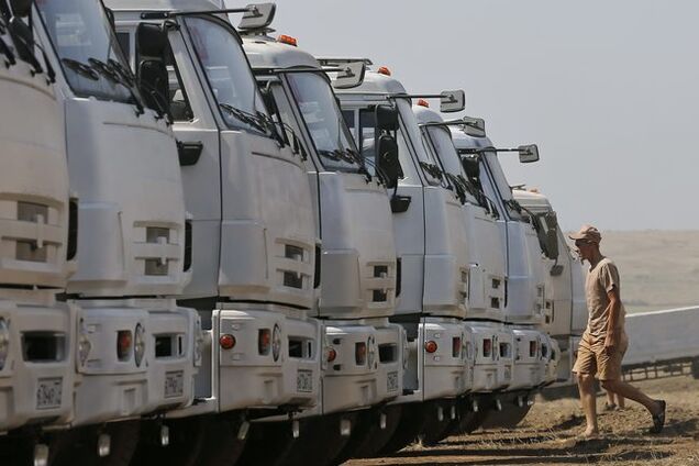 Российский 'гумконвой' стоит без движения в районе пункта пропуска Изварино