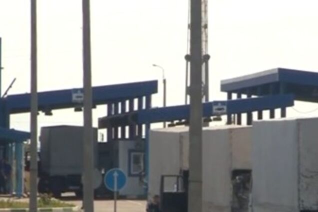 Таможенники приступили к оформлению российской 'гуманитарки'