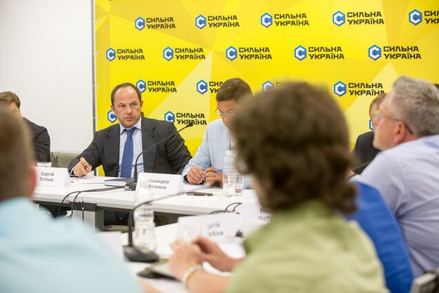 Тигипко: Украина не должна откладывать вопрос создания профессиональной армии