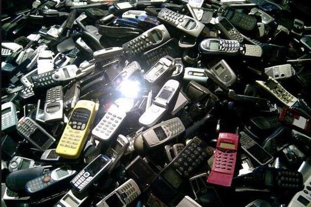 ПриватБанк и Peoplenet пригласили украинцев передать ненужные CDMA телефоны бойцам в зоне АТО