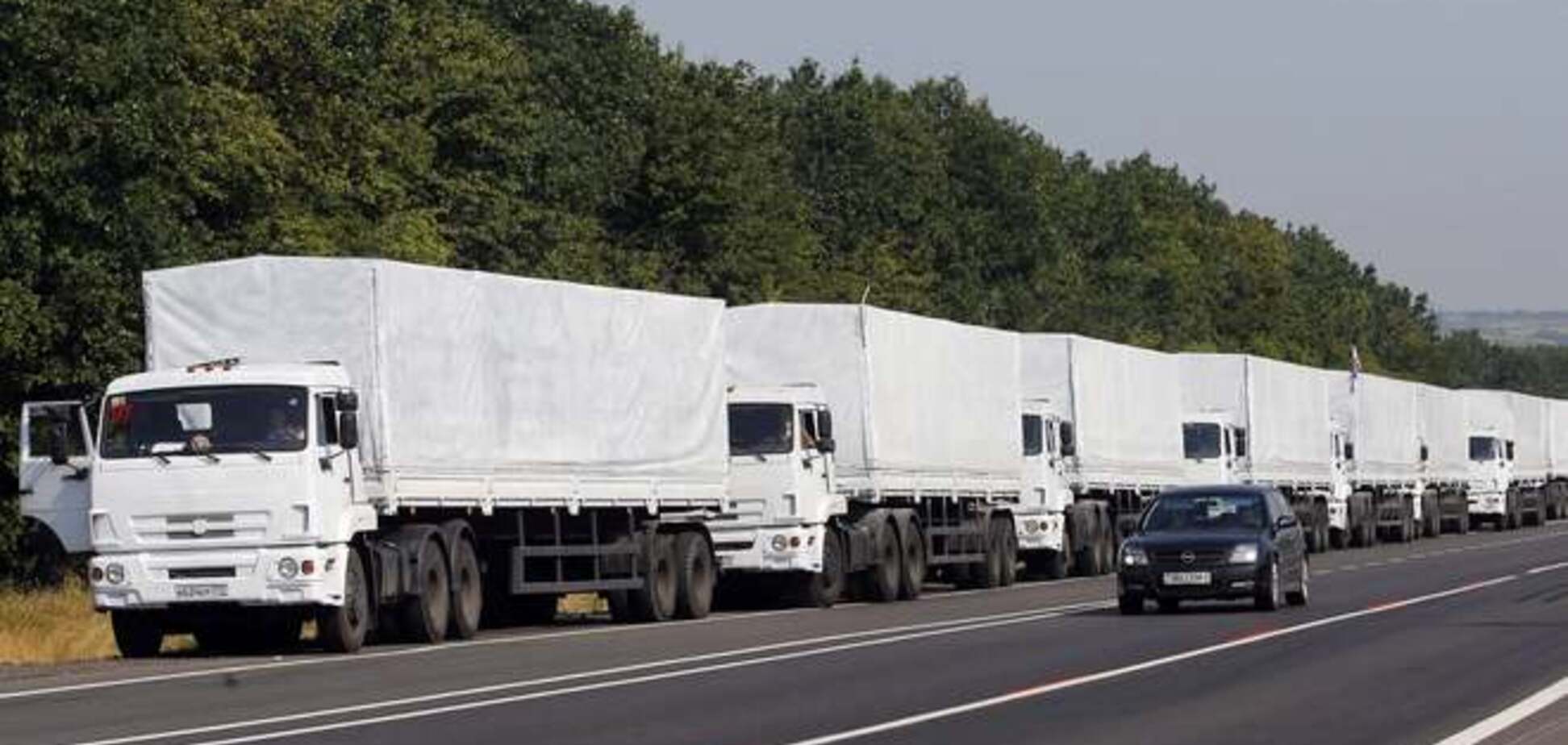 В сторону Украины едет еще 90 непроверенных грузовиков гуманитарного конвоя РФ