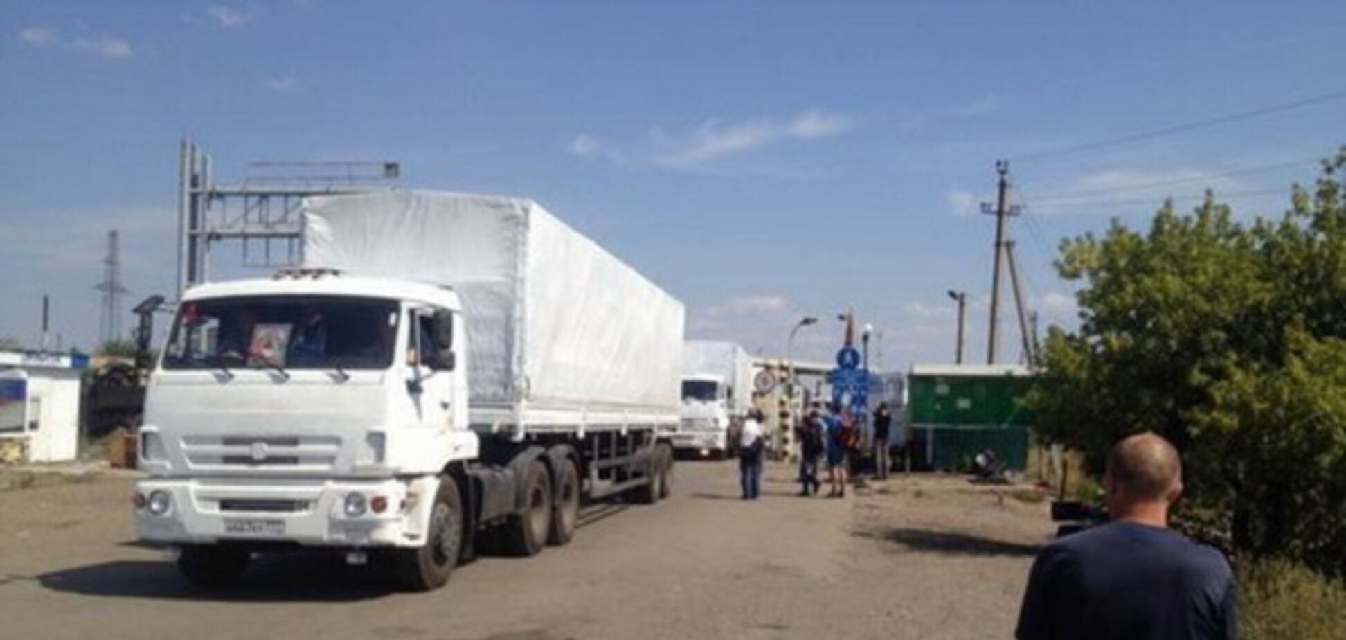 Первые 'КАМАЗы' российского 'гумконвоя' въехали в Украину