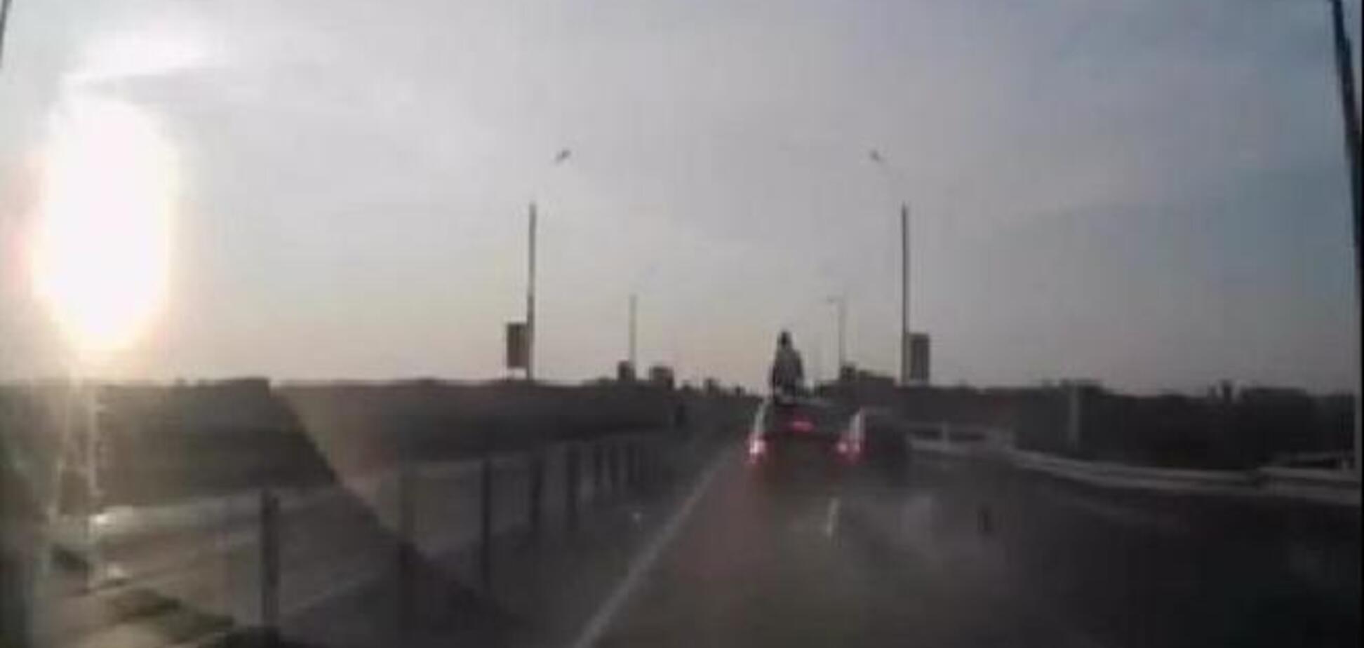 Сеть взорвало необычное ДТП в стиле Джеки Чана