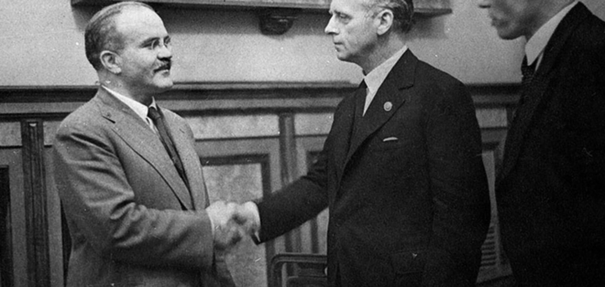 Меркель впервые приехала в Украину в 75 годовщину подписания пакта Молотова–Риббентропа