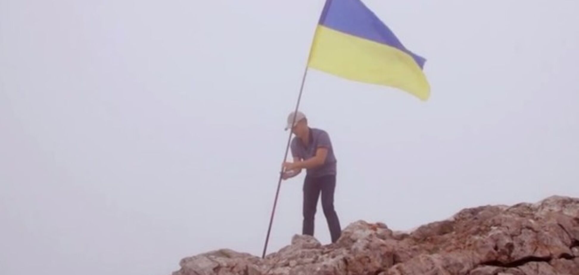Над Крымом снова подняли украинский флаг