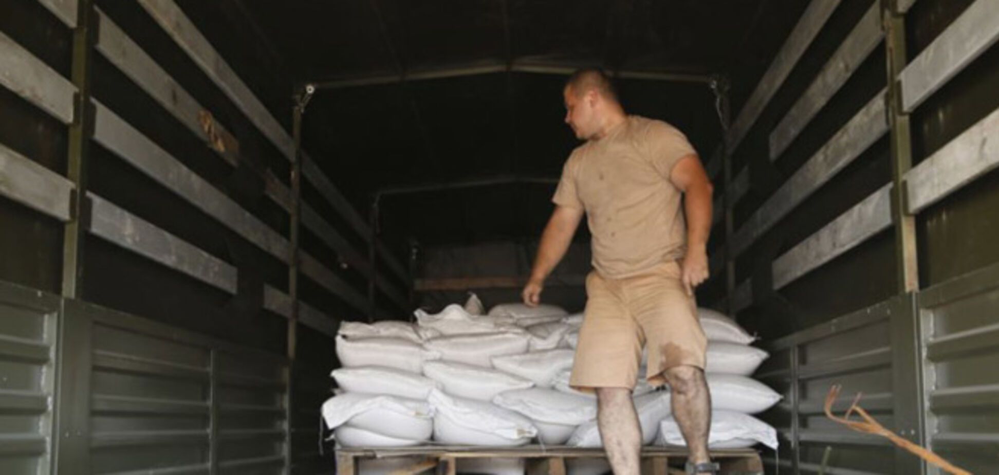 На Луганщине  начали распродавать российскую 'гуманитарку': 10 грн за пачку соли