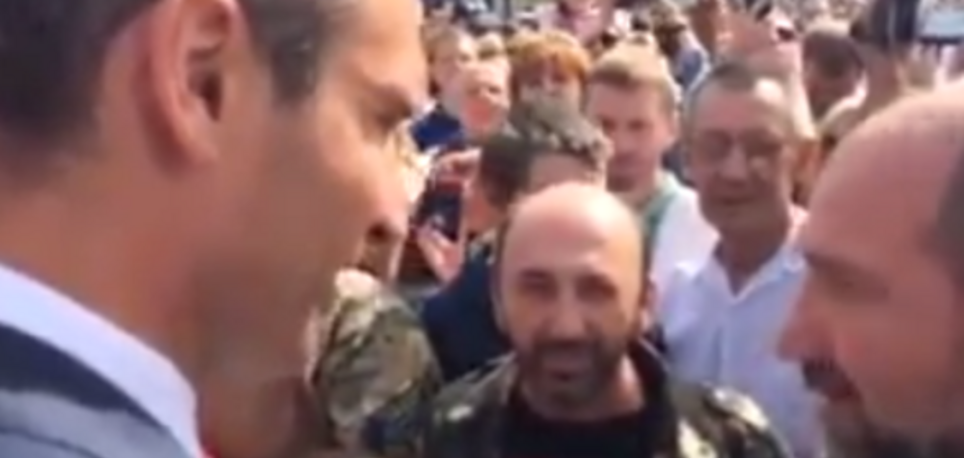 Кличко попросили ввести военное положение на Донбассе и 'дать в рыло' мэру Луганска Кравченко