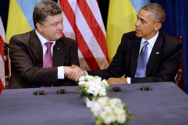 Обама в День Независимости Украины напомнил Порошенко, что США всегда рядом