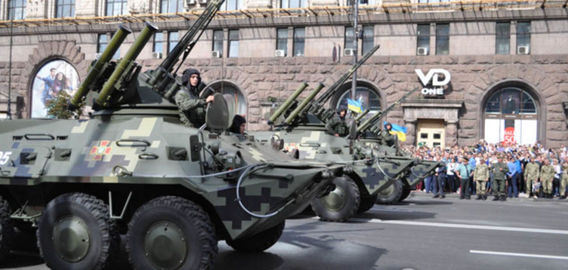 В Киеве прошел военный парад. Фоторепортаж