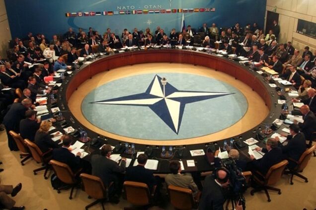 РФ даже не пригласили на саммит НАТО, зато туда поедет Порошенко