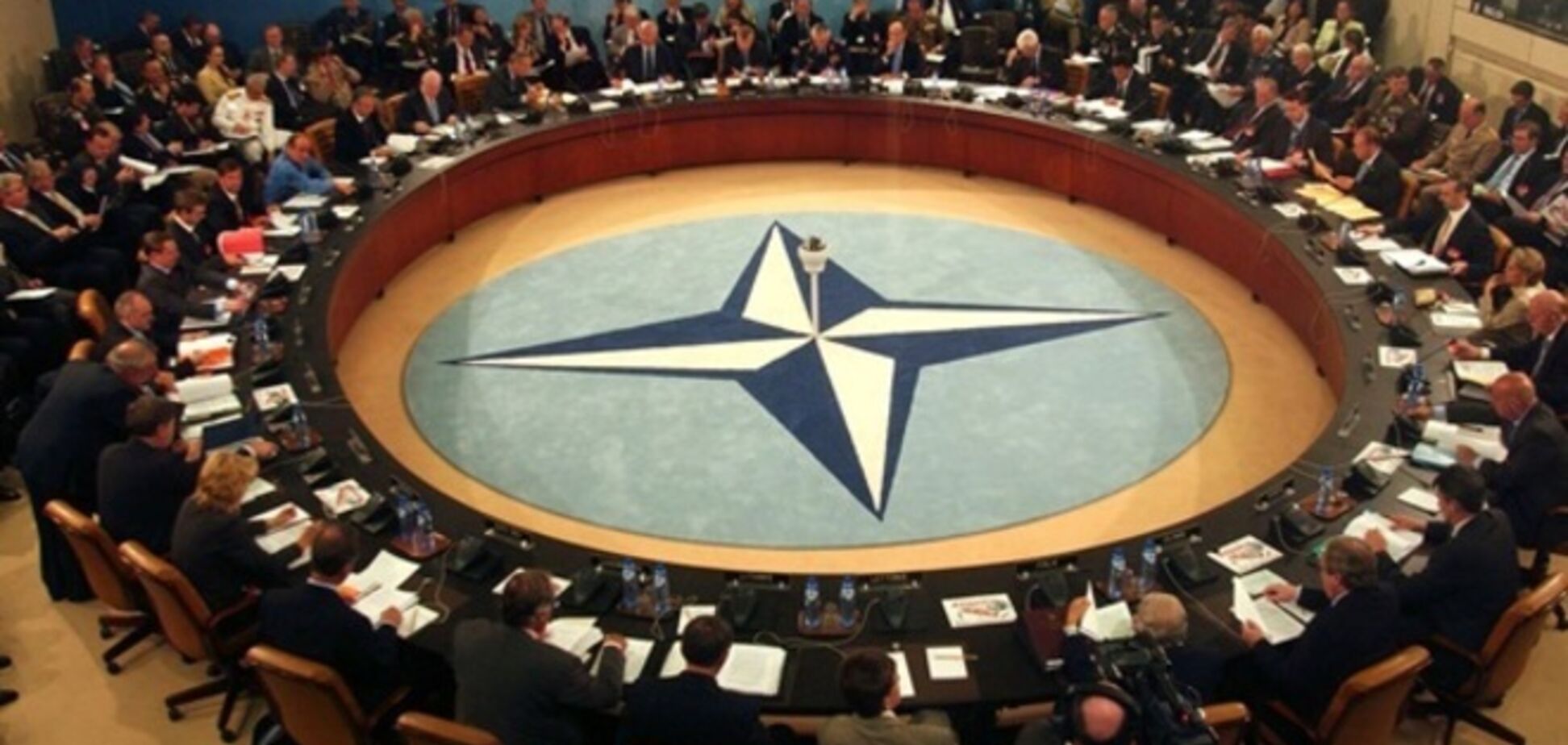 РФ даже не пригласили на саммит НАТО, зато туда поедет Порошенко