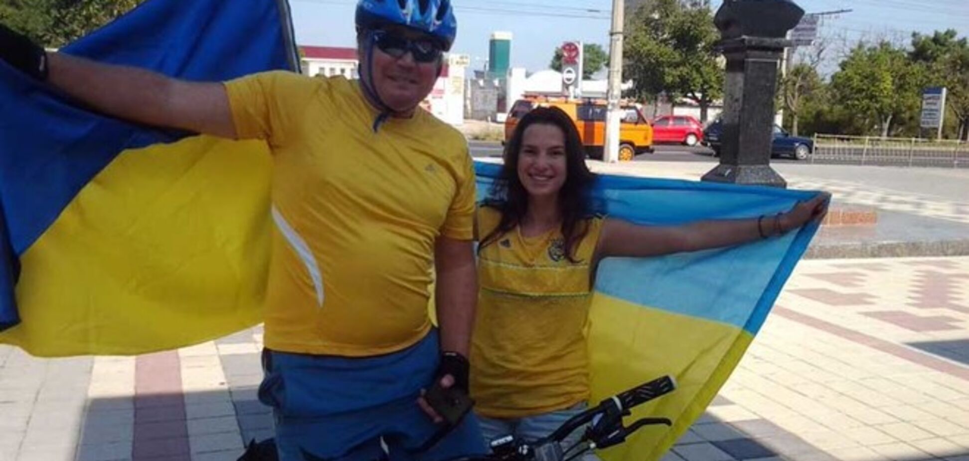 В Симферополе задержали врача, осмелившегося поднять флаг Украины в парке