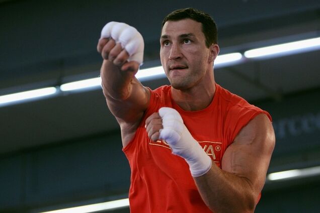 Кличко отменил бой из-за травмы