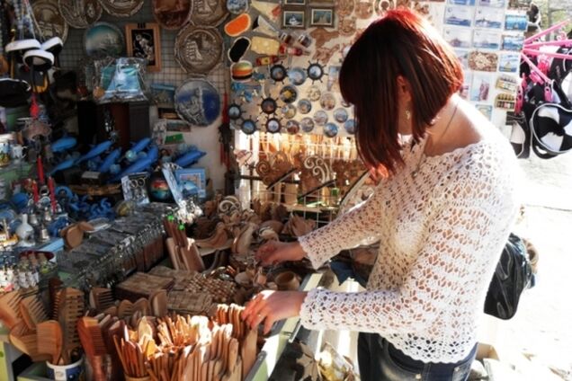 'Власти' Крыма придумали заманивать туристов грязью, камнями, травой и ракушками