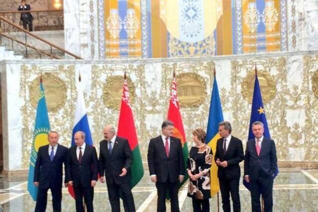 Порошенко призвал участников встречи в Минске поддержать его мирный план