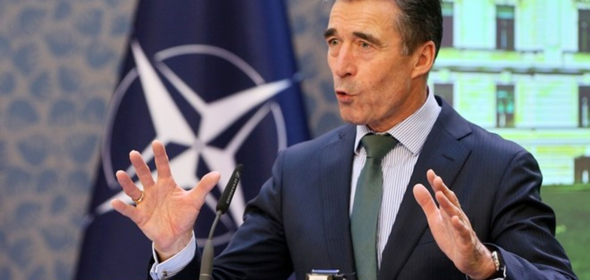 Генсек НАТО назвал 'гумконвой' РФ прикрытием для военного вмешательства в Украину