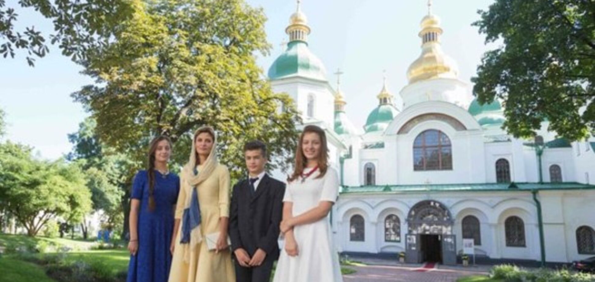 Жена Порошенко носит платья за 899 грн 