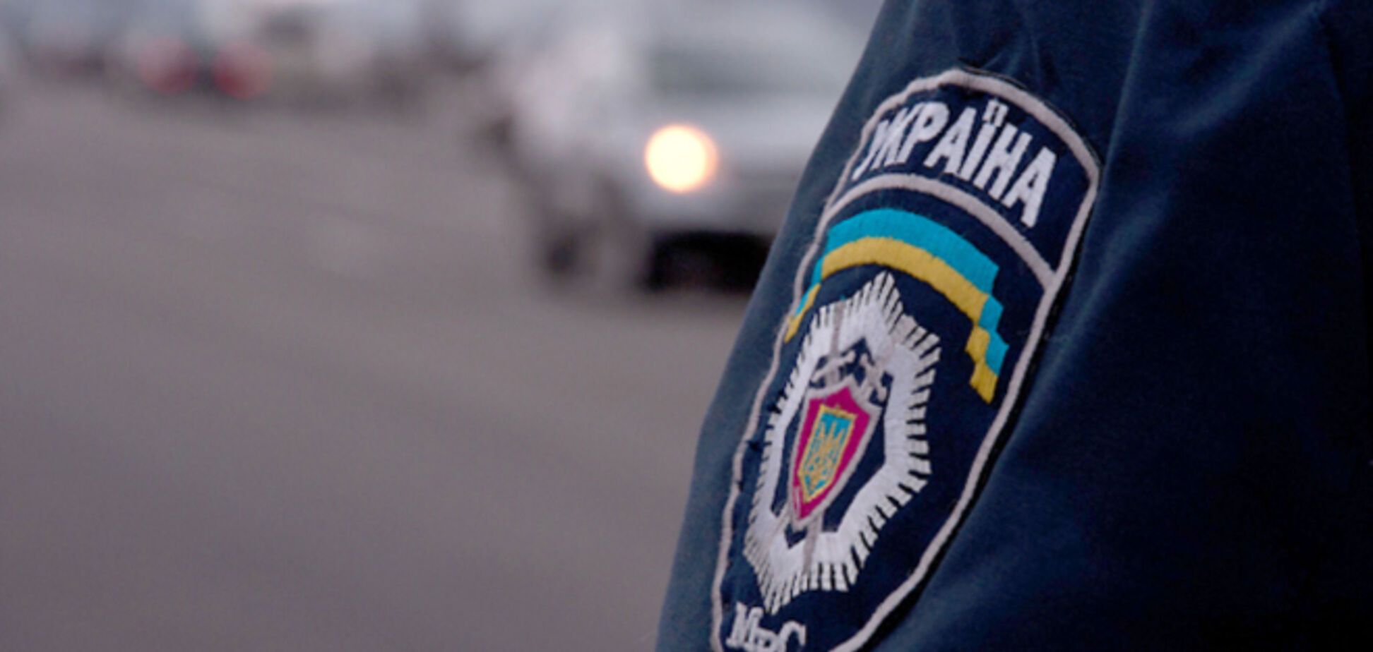 Хулиганы отобрали у милиционера автомат и расстреляли его дорогостоящее Volvo