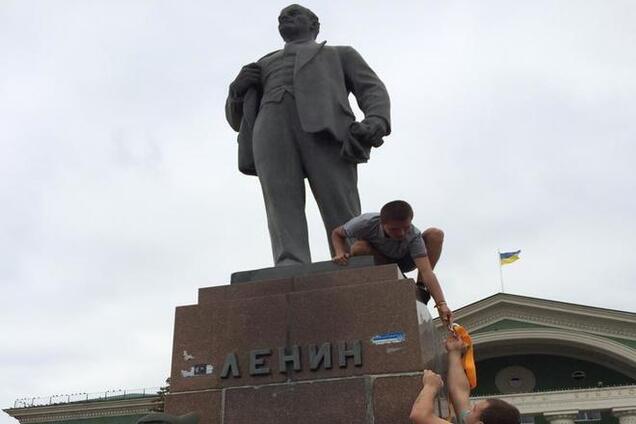 Северодонецкий горсовет требует привлечь Ляшко к ответственности за снос Ленина